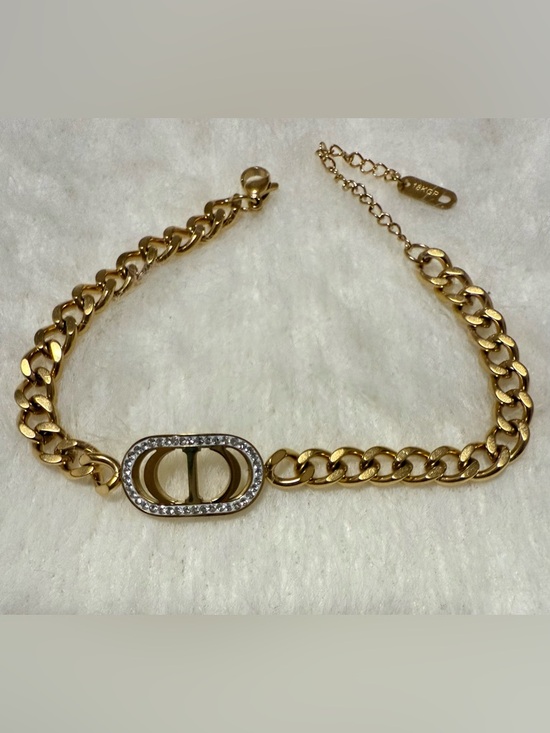 Unbranded Jewelry - Luxurious Fashion Bracelet in Goldtone